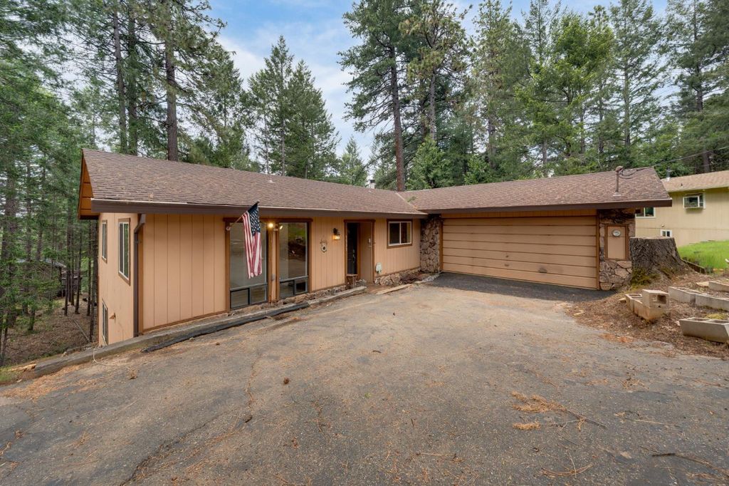 5531 Begonia Dr, Pollock Pines, CA 95726