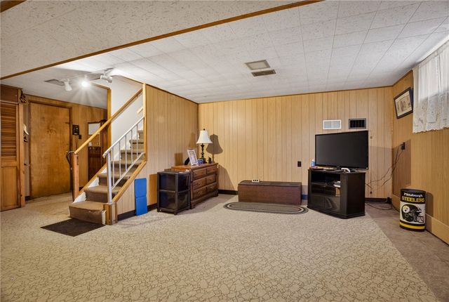 186 William St, Stowe Twp, PA 15136