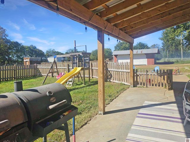 391 Ezell Rd, Murray, KY 42071