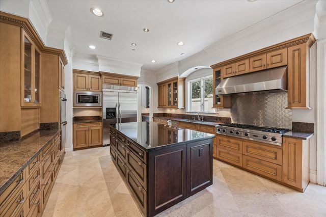 4260 Emory Avenue, West University Place, TX 77005