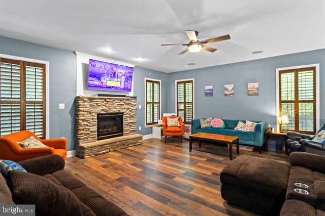 9911 WORMAN DR, King George, VA 22485