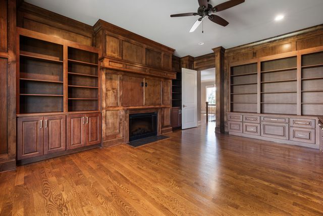 8400 Heirloom Blvd, College Grove, TN 37046