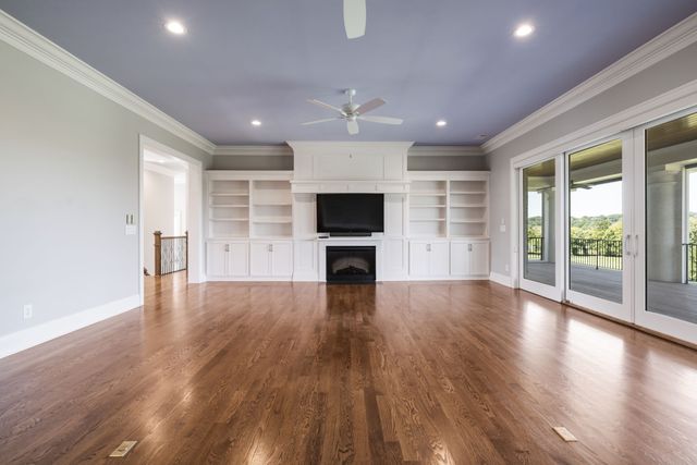 8400 Heirloom Blvd, College Grove, TN 37046