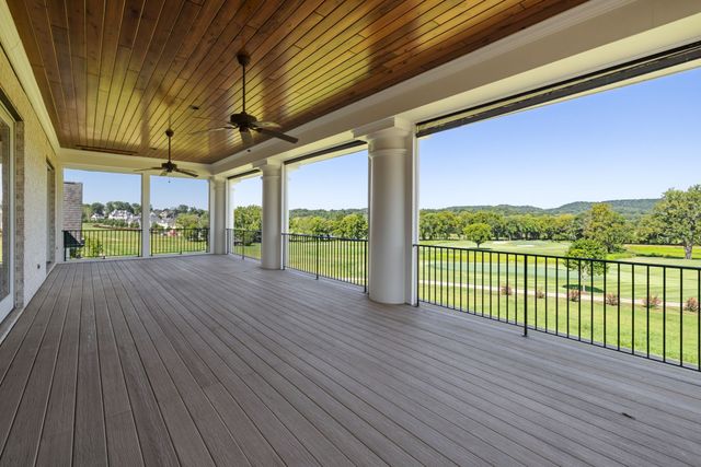 8400 Heirloom Blvd, College Grove, TN 37046