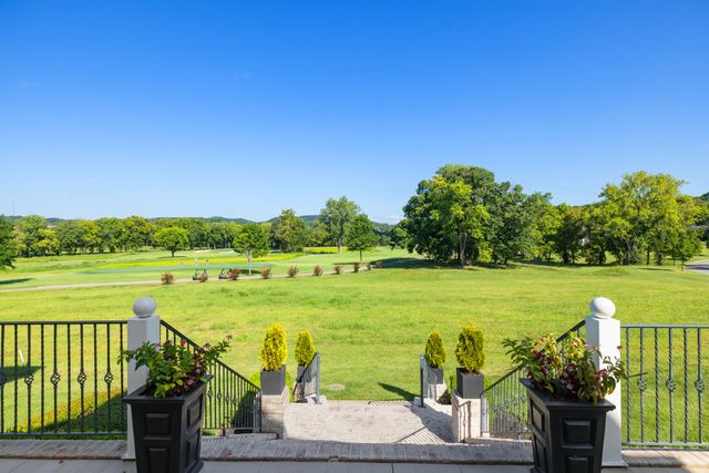 8400 Heirloom Blvd, College Grove, TN 37046