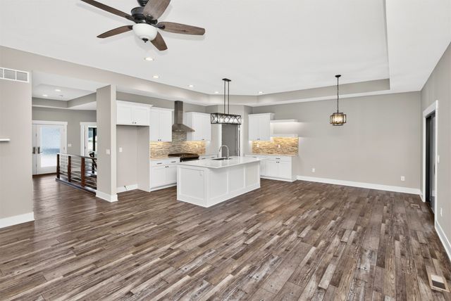 5640 Sunburst Drive, Pleasant Hill, IA 50327