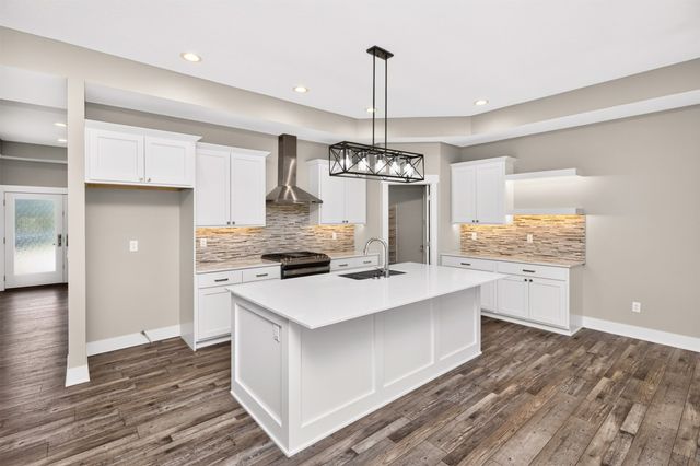 5640 Sunburst Drive, Pleasant Hill, IA 50327