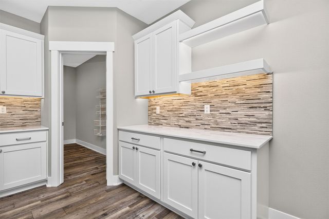 5640 Sunburst Drive, Pleasant Hill, IA 50327