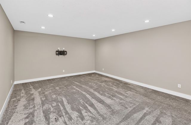 5640 Sunburst Drive, Pleasant Hill, IA 50327