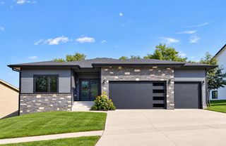 5640 Sunburst Drive, Pleasant Hill, IA 50327