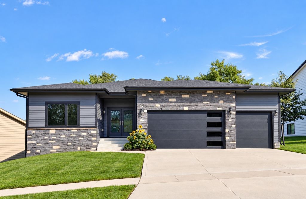 5640 Sunburst Drive, Pleasant Hill, IA 50327