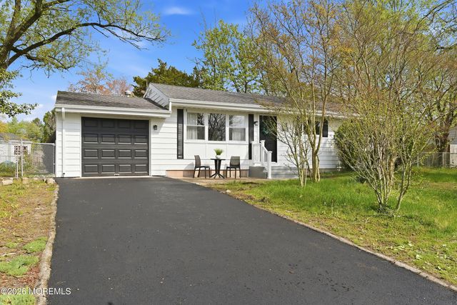 1066 Overlook Drive, Toms River, NJ 08753