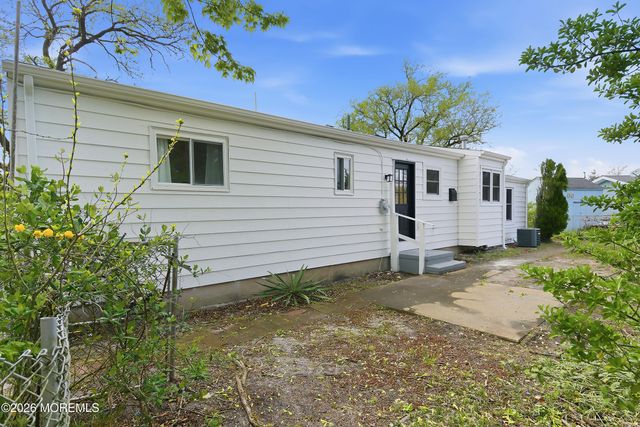 1066 Overlook Drive, Toms River, NJ 08753