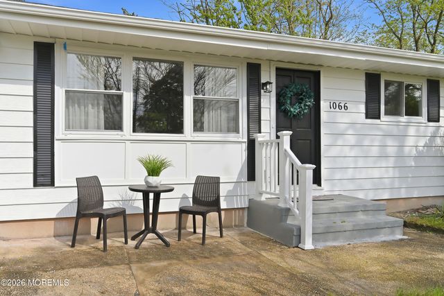 1066 Overlook Drive, Toms River, NJ 08753
