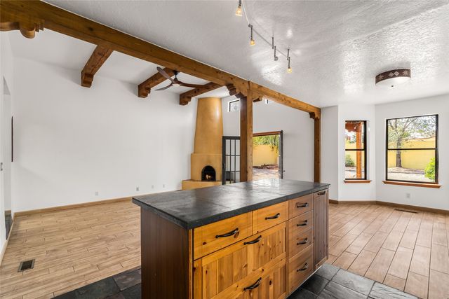 1876 Candela, Santa Fe, NM 87505
