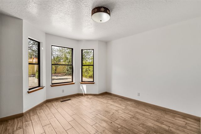 1876 Candela, Santa Fe, NM 87505
