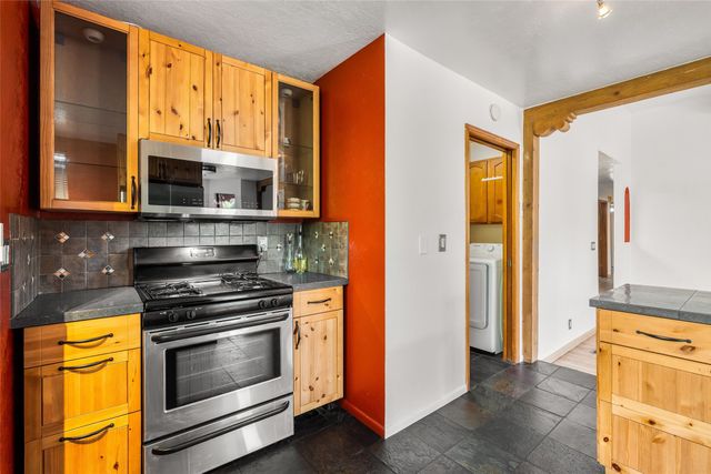 1876 Candela, Santa Fe, NM 87505