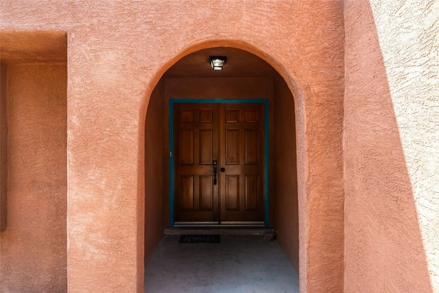 1876 Candela, Santa Fe, NM 87505