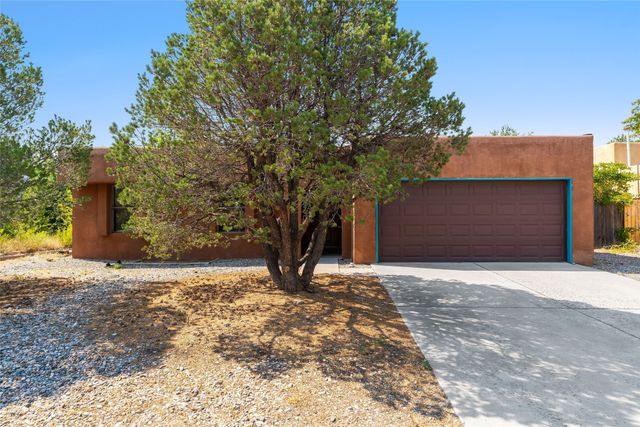 1876 Candela, Santa Fe, NM 87505