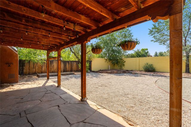 1876 Candela, Santa Fe, NM 87505