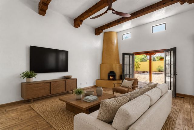 1876 Candela, Santa Fe, NM 87505