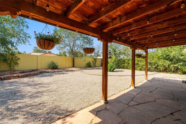 1876 Candela, Santa Fe, NM 87505