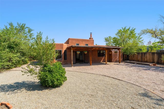 1876 Candela, Santa Fe, NM 87505