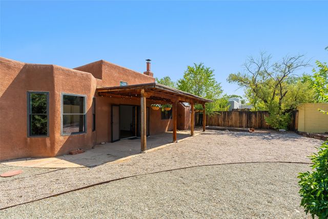 1876 Candela, Santa Fe, NM 87505