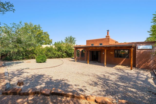 1876 Candela, Santa Fe, NM 87505