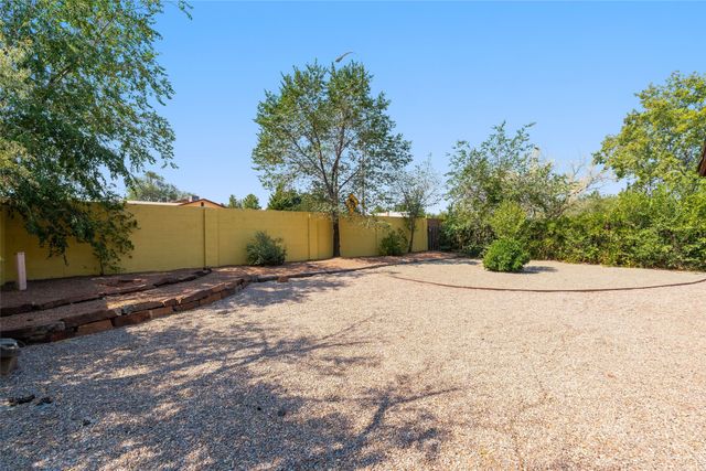1876 Candela, Santa Fe, NM 87505