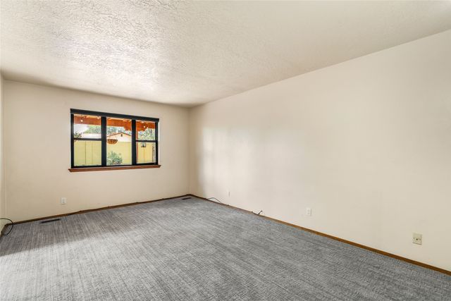 1876 Candela, Santa Fe, NM 87505