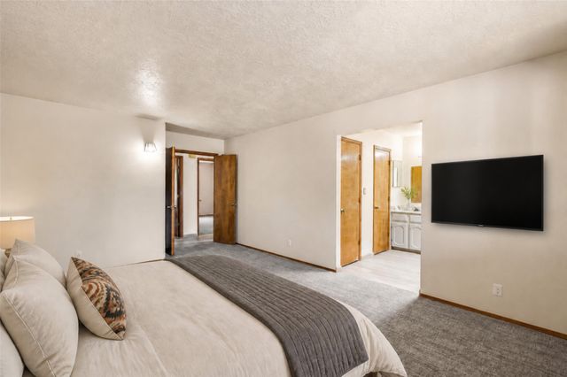 1876 Candela, Santa Fe, NM 87505