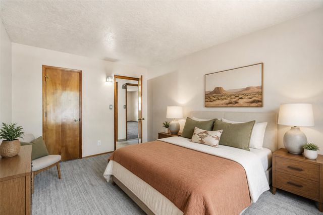 1876 Candela, Santa Fe, NM 87505