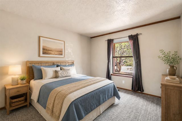 1876 Candela, Santa Fe, NM 87505
