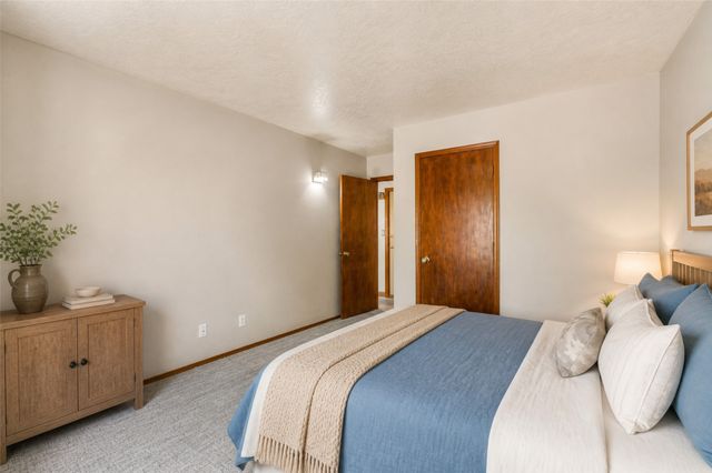 1876 Candela, Santa Fe, NM 87505