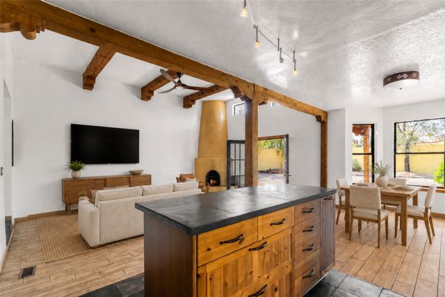 1876 Candela, Santa Fe, NM 87505