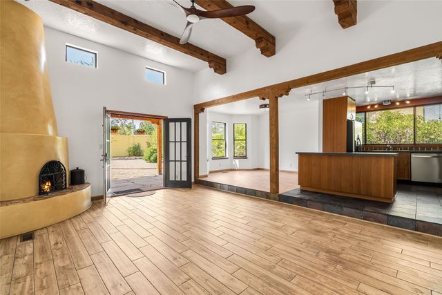 1876 Candela, Santa Fe, NM 87505