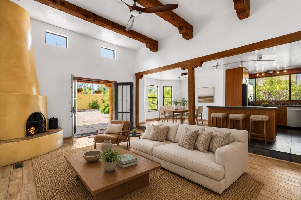 1876 Candela, Santa Fe, NM 87505