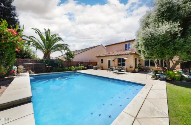 5902 Grizzly Peak Drive, Bakersfield, CA 93311