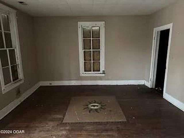 229 S Main Street, Nevada, MO 64772