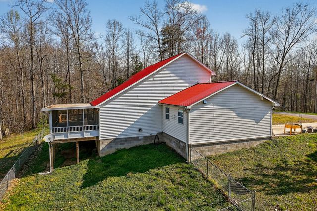 120 Red Bud Ln, Hilham, TN 38568