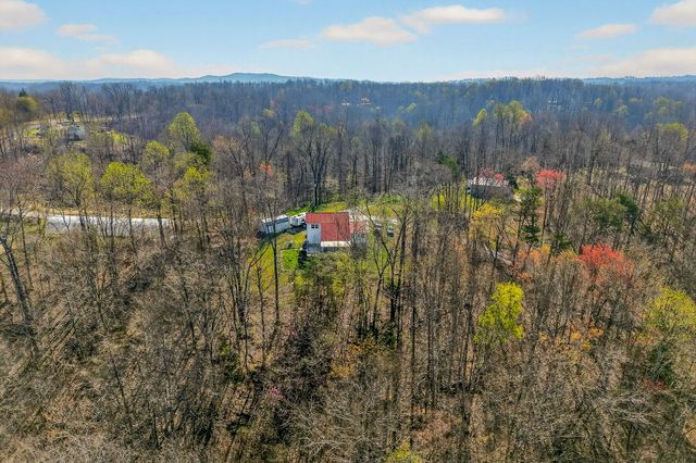 120 Red Bud Ln, Hilham, TN 38568