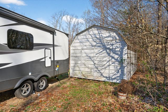 120 Red Bud Ln, Hilham, TN 38568