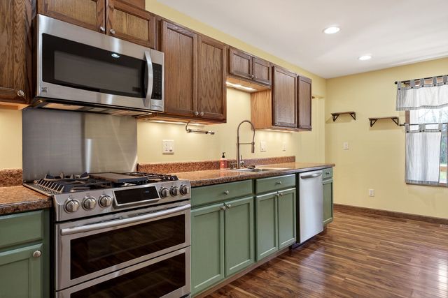 120 Red Bud Ln, Hilham, TN 38568