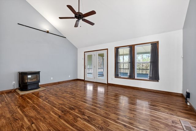 120 Red Bud Ln, Hilham, TN 38568