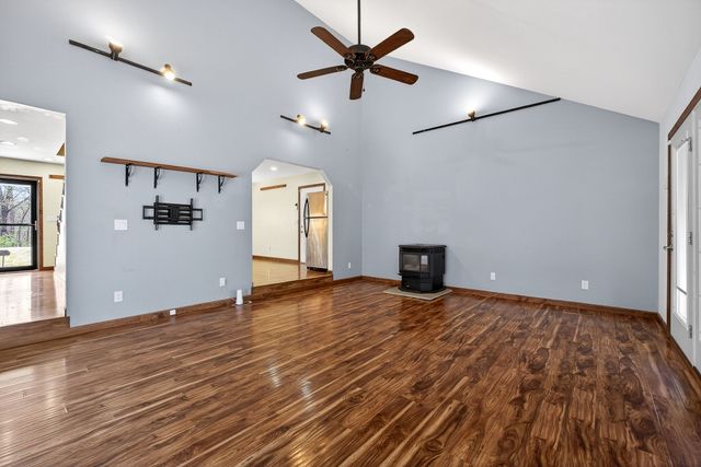 120 Red Bud Ln, Hilham, TN 38568