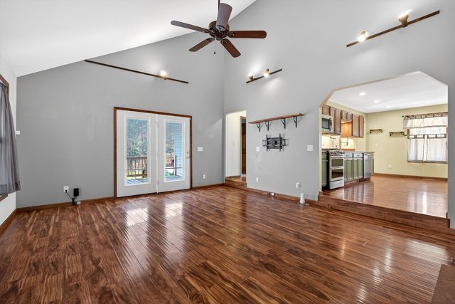 120 Red Bud Ln, Hilham, TN 38568