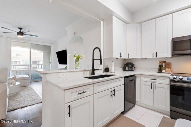 8539 GATE Parkway W 9404, Jacksonville, FL 32216