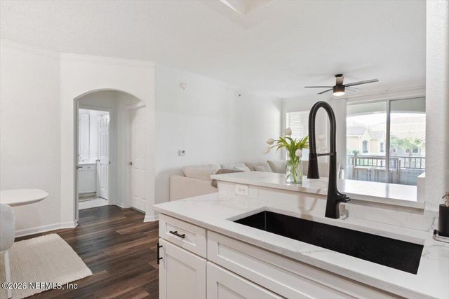 8539 GATE Parkway W 9404, Jacksonville, FL 32216