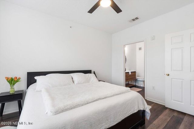 8539 GATE Parkway W 9404, Jacksonville, FL 32216